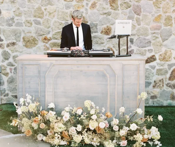 kelly-nick-wedding-reception-DJ-0120-12643c29629b46d5ace08582ca97d449 (1)